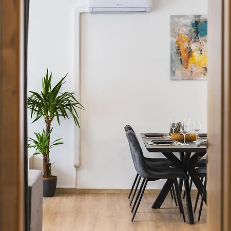 Fabulous With Garden Terrace Apartment *