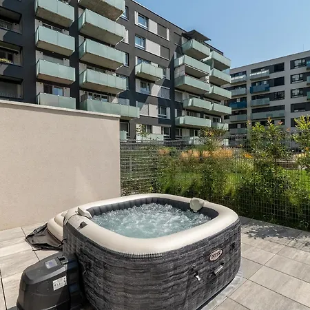 Daire Fabulous With Terrace & Free Parking