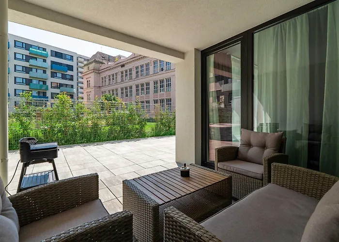 Fabulous With Terrace & Free Parking 아파트