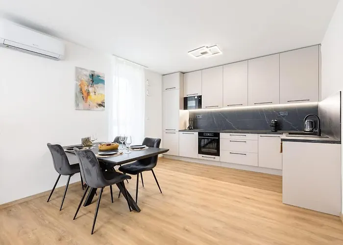 Fabulous With Terrace & Free Parking *
