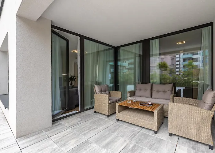 아파트 Fabulous With Terrace & Free Parking