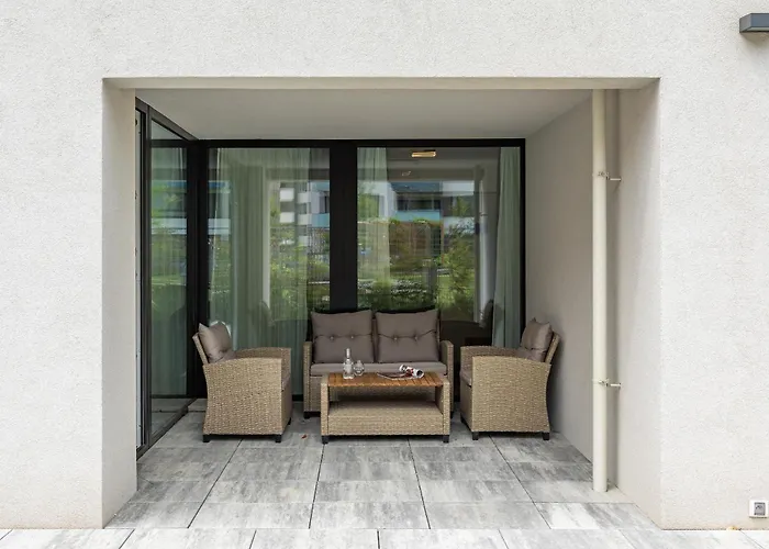 Fabulous With Terrace & Free Parking 아파트 *
