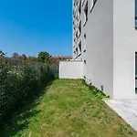 Fabulous With Terrace & Free Parking