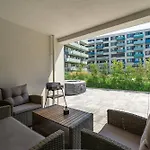 Fabulous With Terrace & Free Parking *