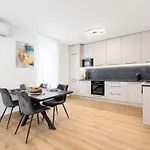 Fabulous With Terrace & Free Parking *