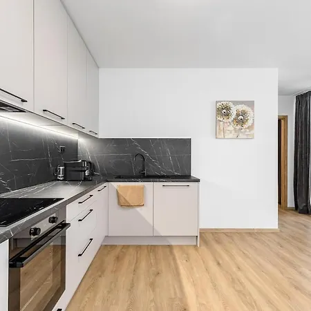 Fabulous With Garden Terrace דירה *