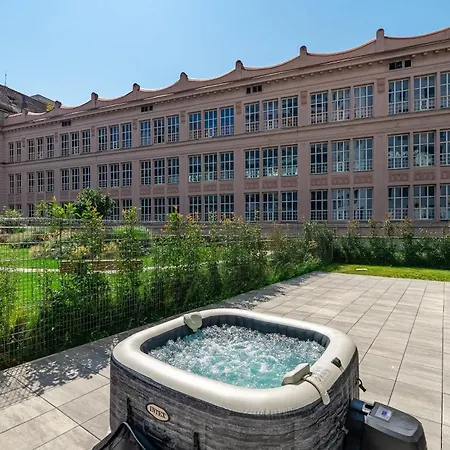 Fabulous With Garden Terrace Apartment *