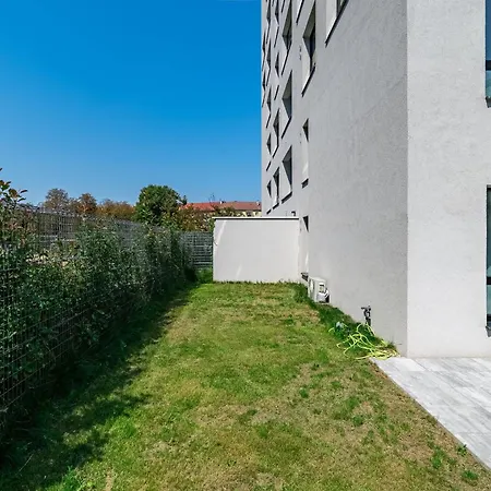 Fabulous With Terrace & Free Parking